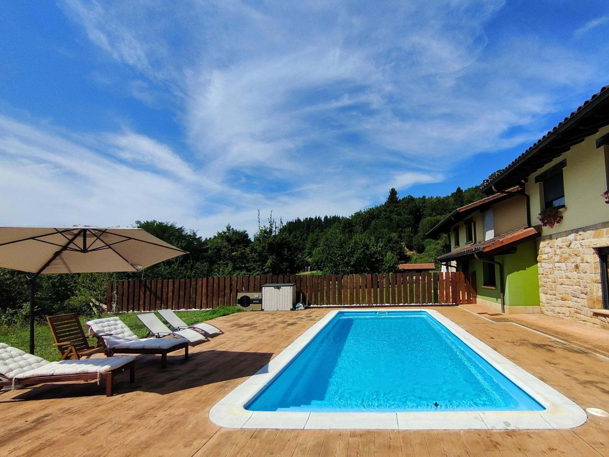 Chalet Con Piscina Climatizada En La Naturaleza Areatza Luaran gambar