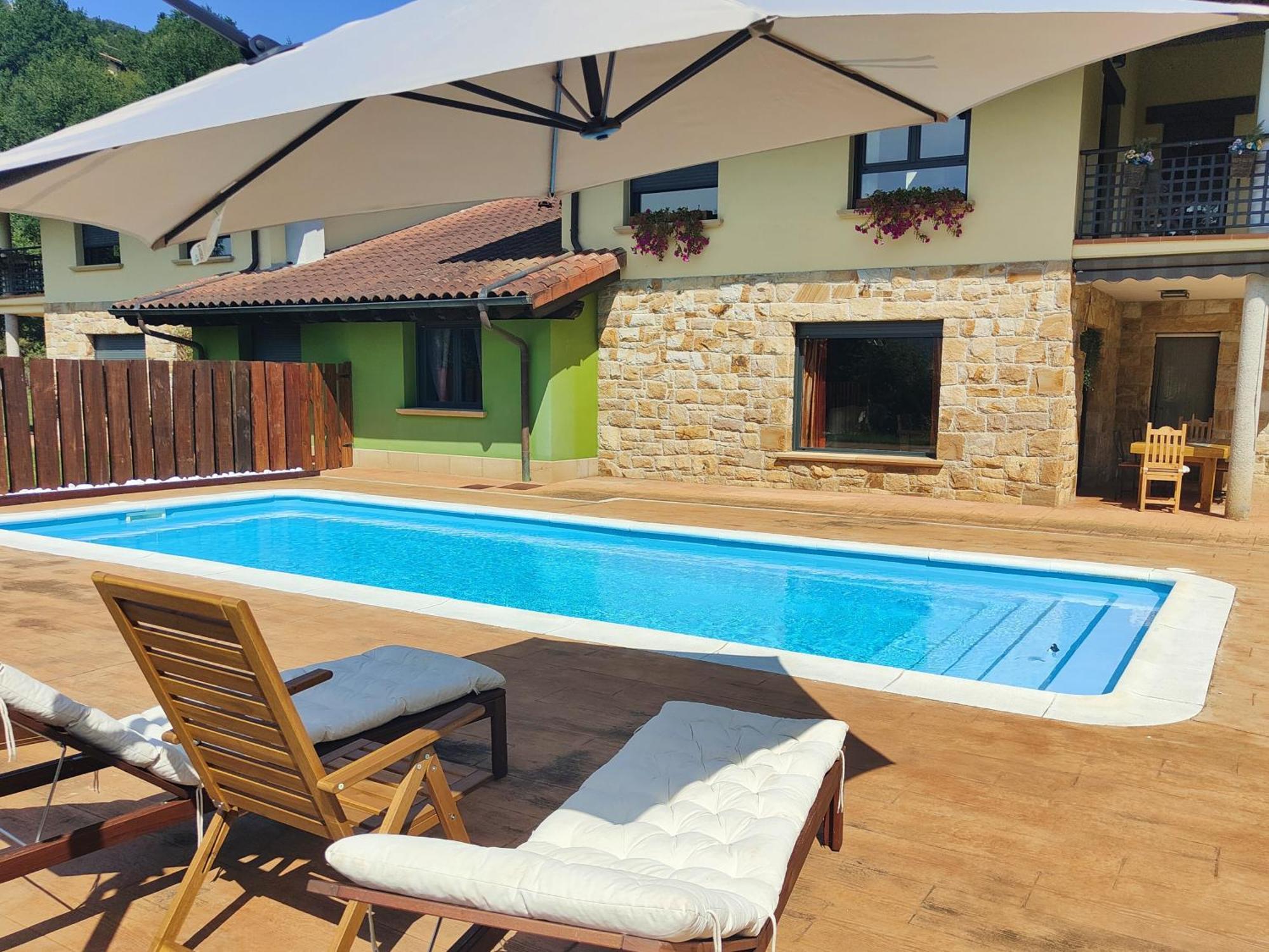 Chalet Con Piscina Climatizada En La Naturaleza Areatza Luaran gambar